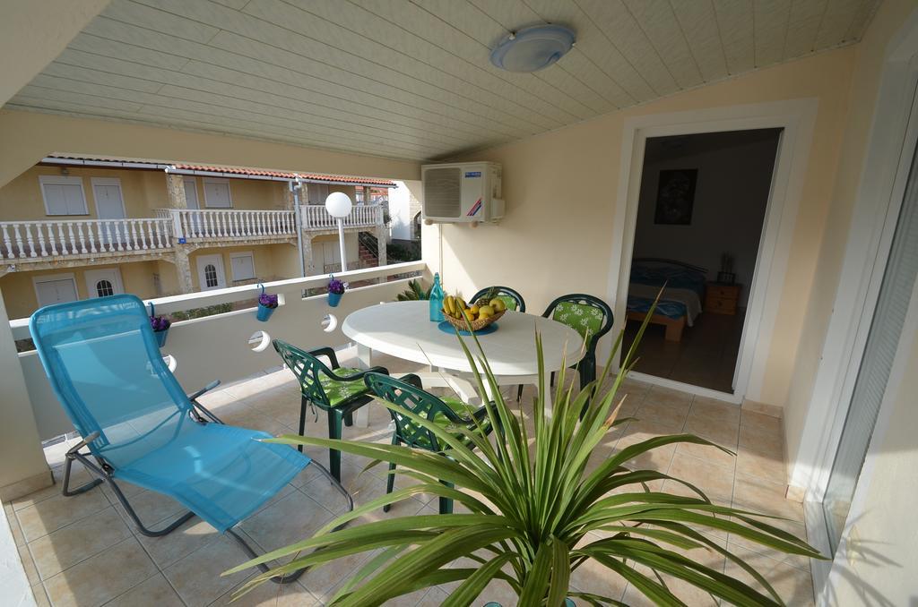 Apartment Delphin Vir Exterior photo
